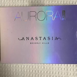 New Anastasia Beverly Hills Aurora Glow Kit